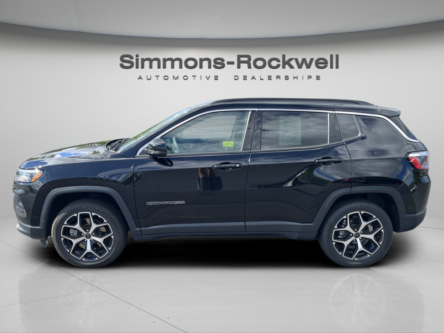 Used 2025 Jeep Compass Limited AWD/4WD image 2