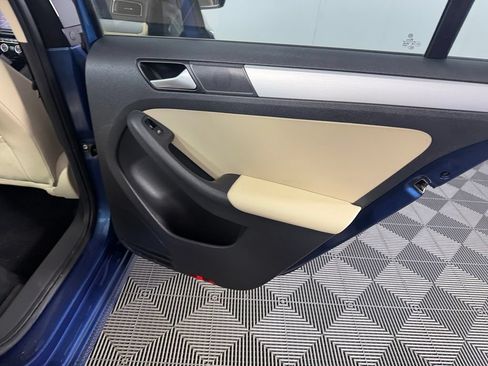 Used 2018 Volkswagen Jetta SEL FWD image 26