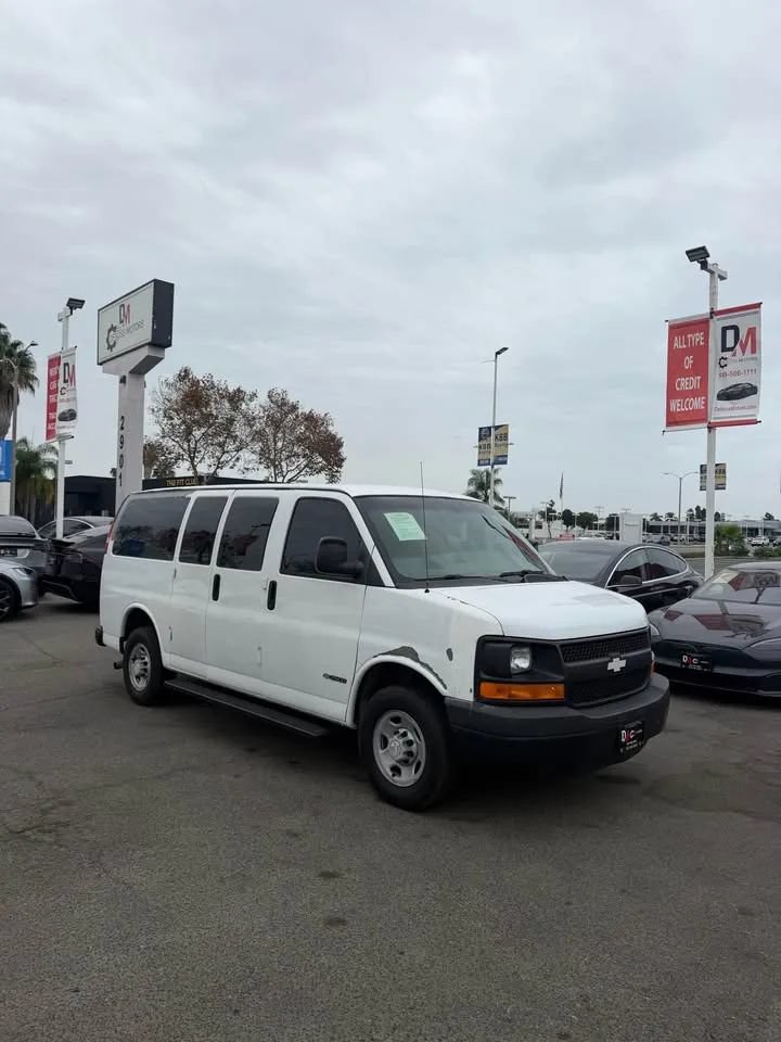Used 2006 Chevrolet Express 2500 Passenger w/ Power and Light Package RWD image 2