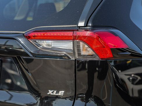 Used 2025 Toyota RAV4 XLE FWD image 23