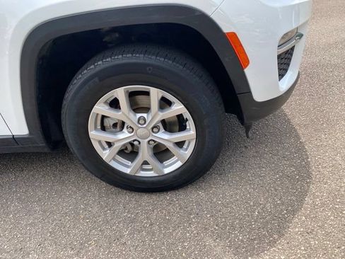 Used 2023 Jeep Grand Cherokee Limited w/ Trailer Tow Prep Group (B) RWD image 27