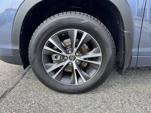 Used 2018 Toyota Highlander LE AWD/4WD image 4