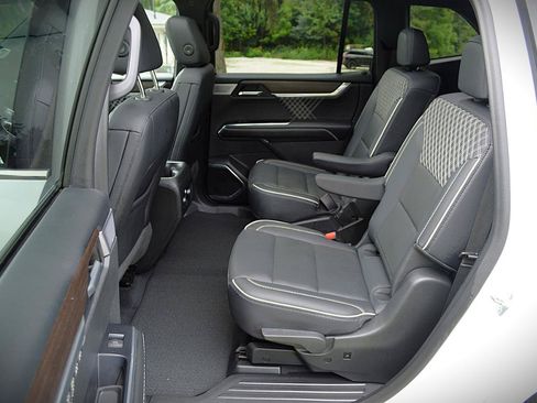 Used 2024 GMC Acadia Denali w/ Super Cruise Package AWD/4WD image 14
