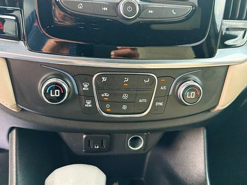 Used 2022 Chevrolet Traverse LS w/ Midnight/Sport Edition FWD image 32