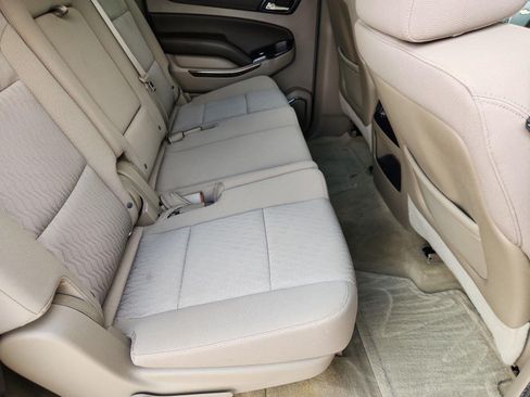 Used 2015 Chevrolet Suburban LS RWD image 10