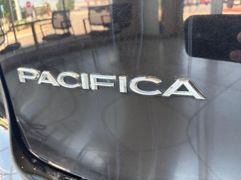 Used 2024 Chrysler Pacifica Touring-L FWD image 24