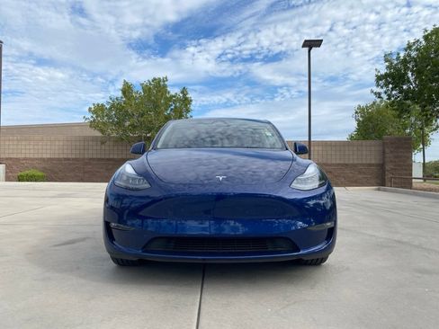 Used 2024 Tesla Model Y Long Range AWD/4WD image 2