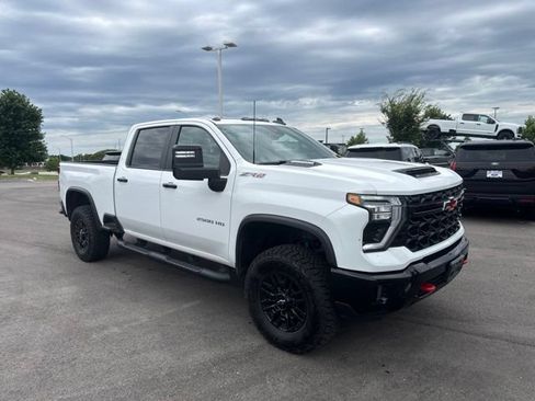 Used 2024 Chevrolet Silverado 2500 ZR2 w/ Technology Package AWD/4WD image 1