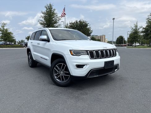 Used 2018 Jeep Grand Cherokee Limited w/ Luxury Group II AWD/4WD image 2