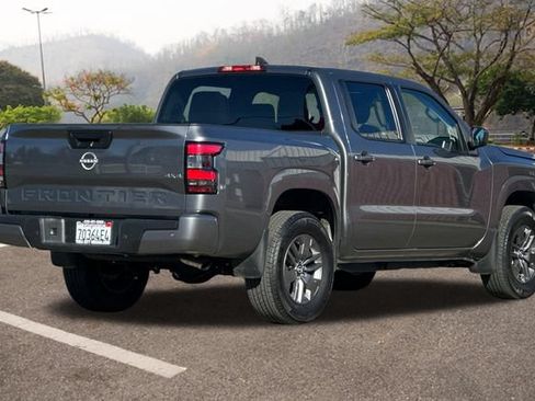 Certified 2025 Nissan Frontier SV AWD/4WD image 4