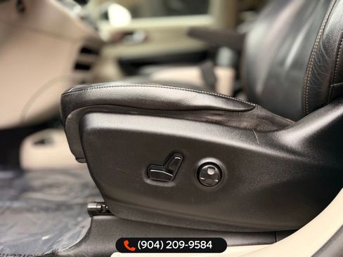 Used 2019 Chrysler Pacifica Touring-L image 11