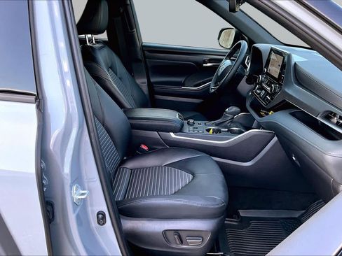 Used 2025 Toyota Highlander XSE AWD/4WD image 9
