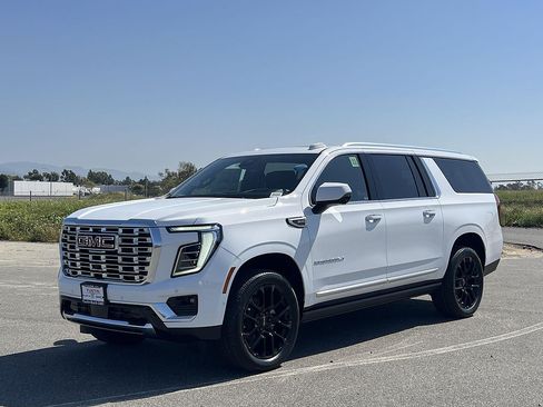 New 2026 GMC Yukon XL Denali w/ Denali Reserve Package RWD image 8