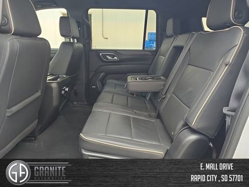 Used 2024 GMC Yukon XL SLT image 24