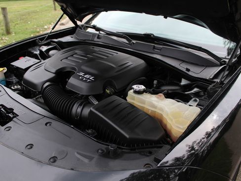 Used 2020 Dodge Charger SXT w/ Blacktop Package RWD image 25