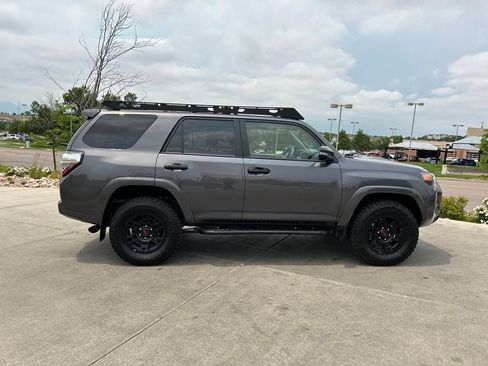 Used 2021 Toyota 4Runner Venture w/ Moonroof Package AWD/4WD image 10