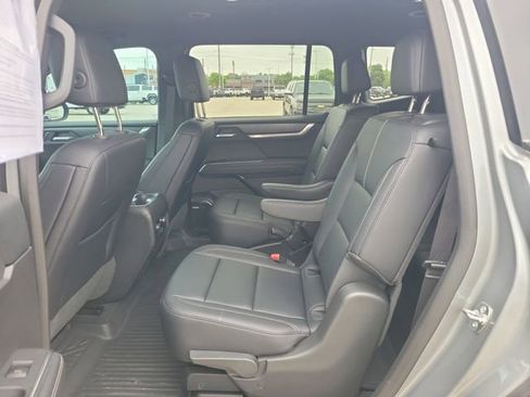 Used 2025 GMC Acadia Elevation w/ Elevation Premium Package FWD image 8