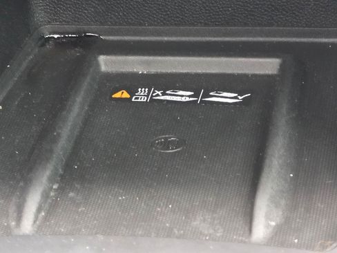 Used 2019 Chevrolet Traverse Premier w/ LPO, Blackout Package AWD/4WD image 17
