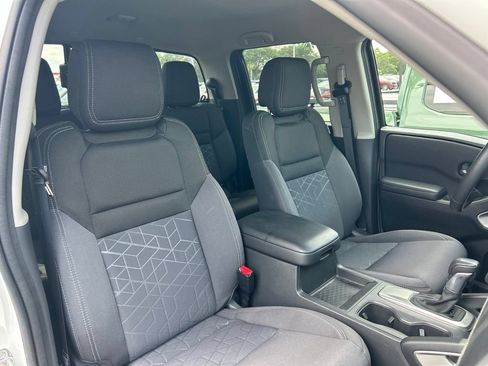 Certified 2025 Nissan Frontier SV w/ SV Convenience Package AWD/4WD image 43