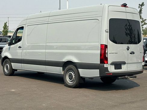 Used 2024 Mercedes-Benz Sprinter 2500 image 3