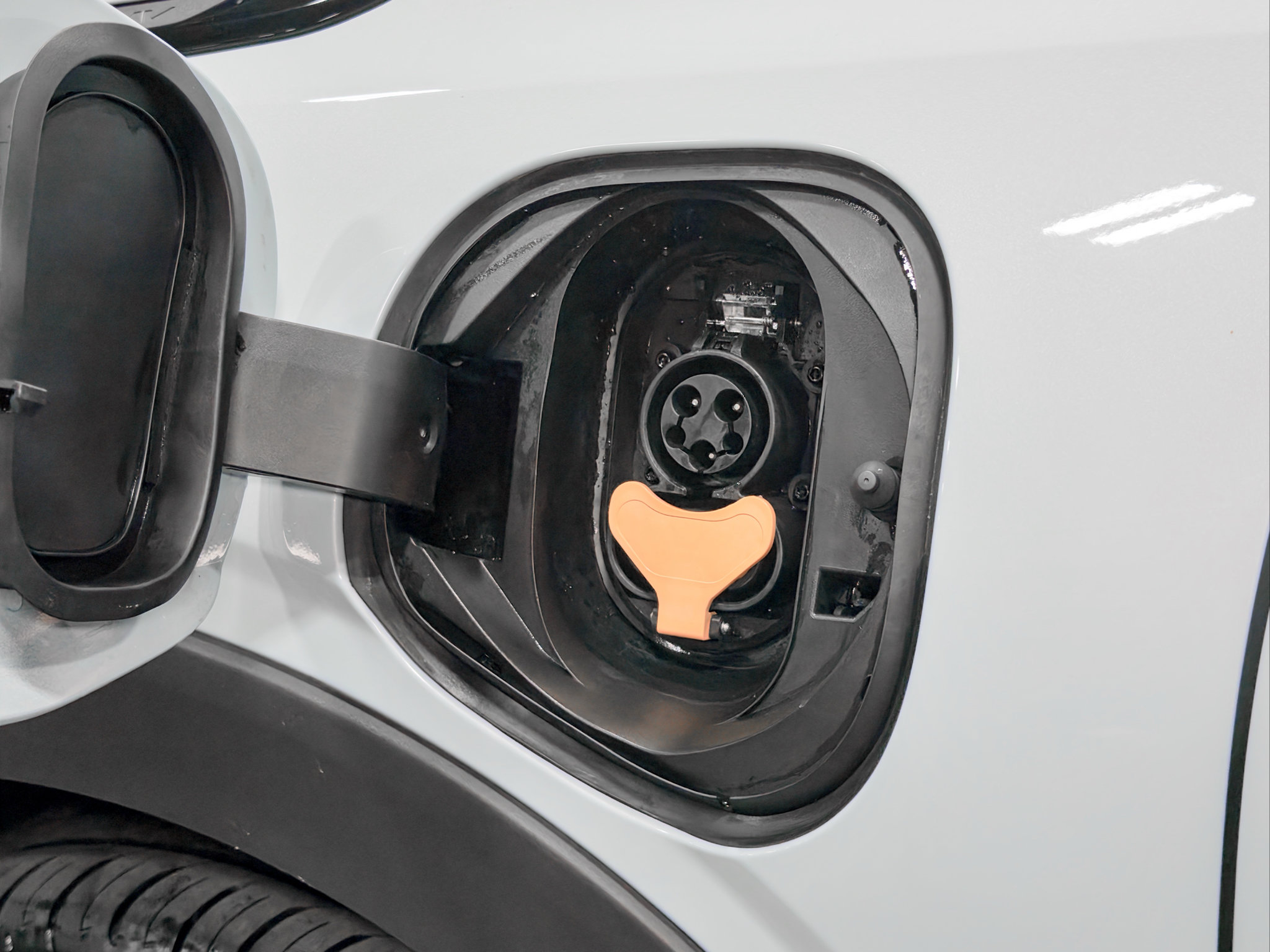 Used 2022 Chevrolet Bolt EUV Premier w/ Sun & Sound Package FWD image 5