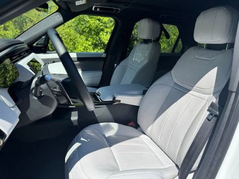 Certified 2025 Land Rover Range Rover Sport SE AWD/4WD image 11