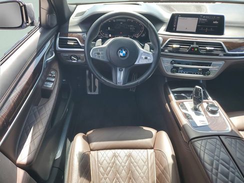 Used 2021 BMW 750i xDrive w/ Luxury Rear Seating Package AWD/4WD image 13