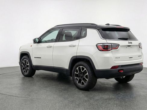 Used 2025 Jeep Compass Trailhawk AWD/4WD image 6