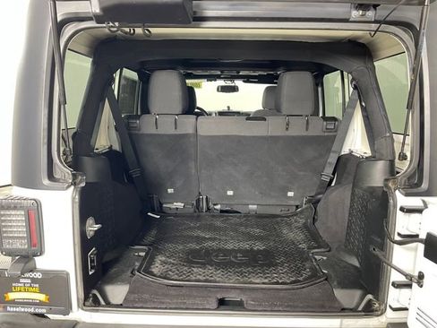 Used 2018 Jeep Wrangler Unlimited Sport S AWD/4WD image 17