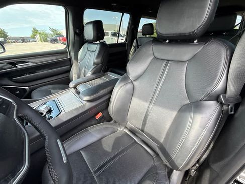 Used 2024 Jeep Wagoneer L Series II w/ Flexible Seating Group AWD/4WD image 17