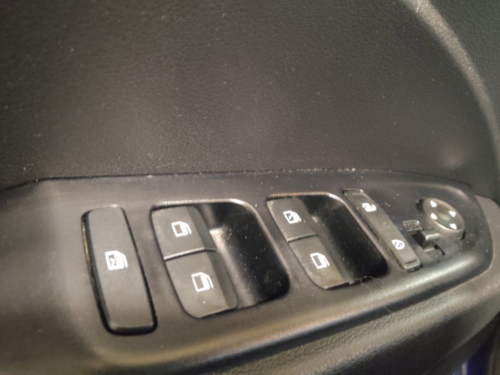 Used 2022 Hyundai Venue Limited FWD image 27