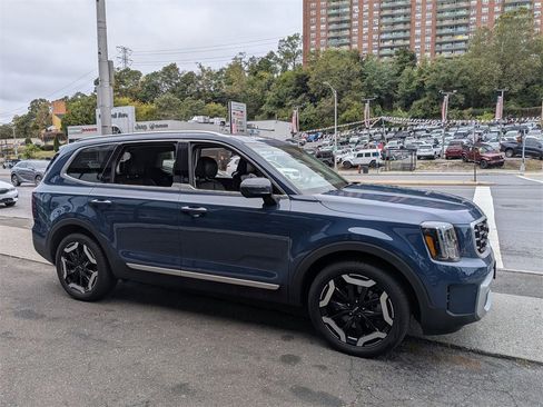 Certified 2024 Kia Telluride S w/ S Sunroof Package image 5