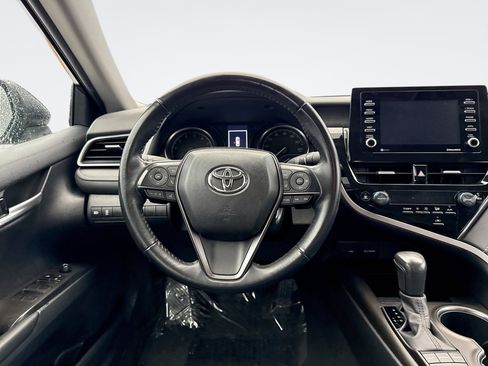 Used 2023 Toyota Camry SE image 12