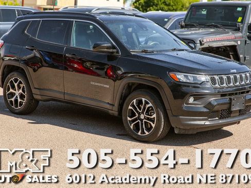 Used 2024 Jeep Compass Latitude AWD/4WD image 1