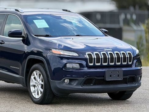 Used 2015 Jeep Cherokee Latitude w/ Cold Weather Group AWD/4WD image 15