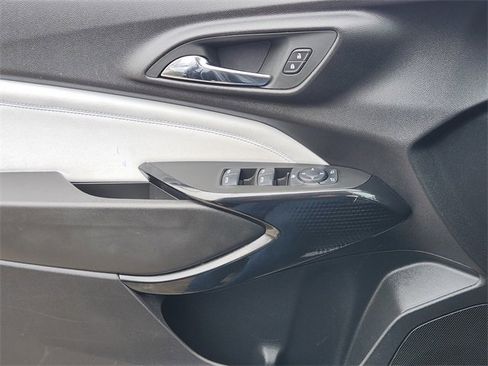 Certified 2024 Chevrolet Trax LT w/ Sunroof Package image 23