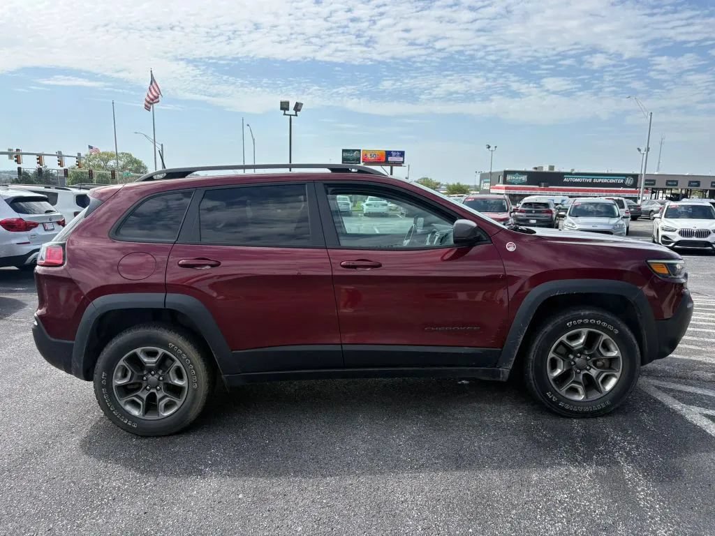 Used 2019 Jeep Cherokee Trailhawk w/ Cold Weather Group AWD/4WD image 6
