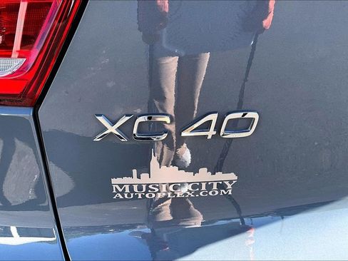 Used 2023 Volvo XC40 B4 Ultimate FWD image 26