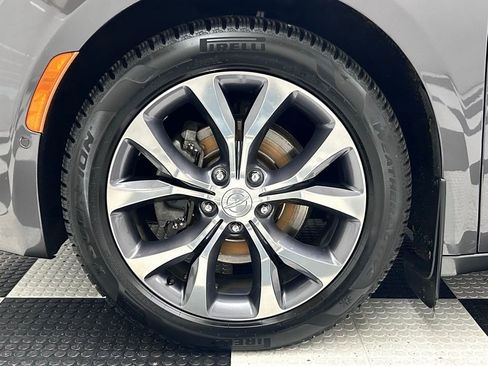 Used 2018 Chrysler Pacifica Limited w/ Tire & Wheel Group image 9