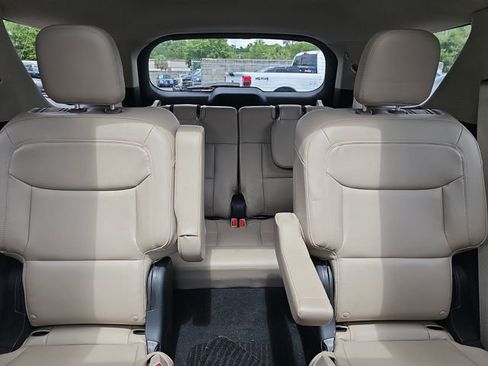 Used 2022 Ford Explorer XLT w/ Equipment Group 202A RWD image 27