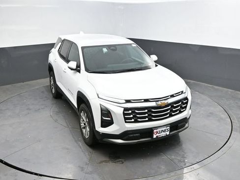 Used 2025 Chevrolet Equinox LT FWD image 37