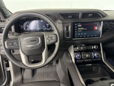 Used 2023 GMC Yukon Denali image 3