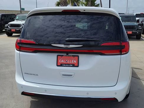 New 2026 Chrysler Pacifica Select FWD image 7