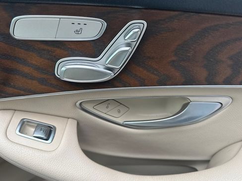 Used 2019 Mercedes-Benz GLC 300 4MATIC image 21