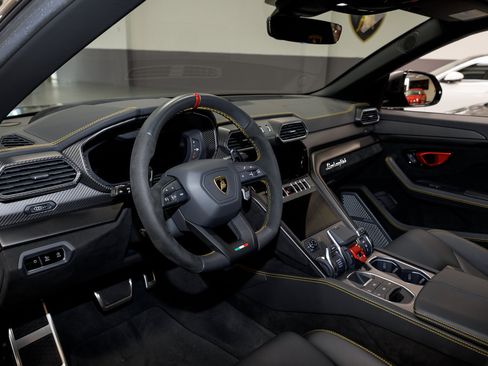 Used 2024 Lamborghini Urus Performante AWD/4WD image 43