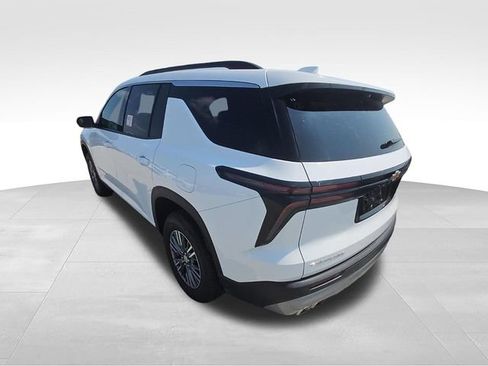 Used 2026 Chevrolet Traverse LT w/ Driver Confidence Package FWD image 4