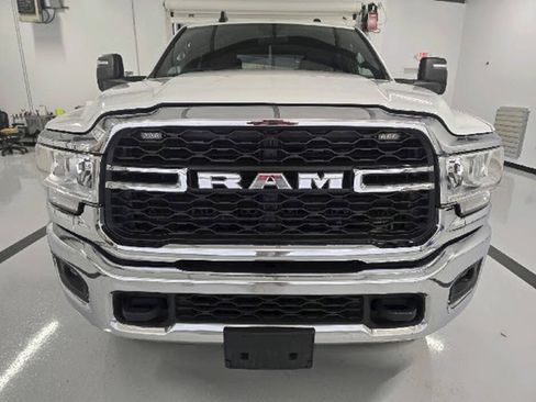 Used 2024 RAM 2500 Tradesman w/ Chrome Appearance Group AWD/4WD image 2