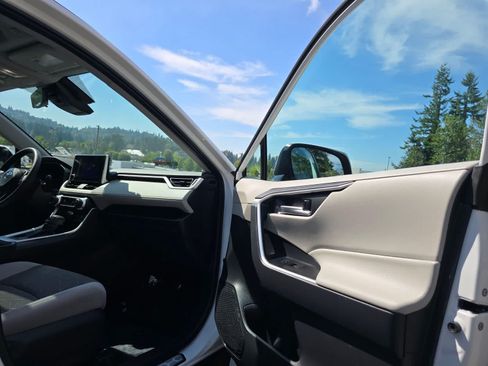 Used 2025 Toyota RAV4 XLE w/ Convenience Package AWD/4WD image 29