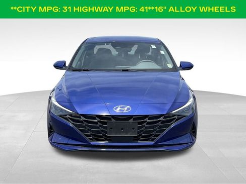 Used 2022 Hyundai Elantra SEL w/ Convenience Package FWD image 3