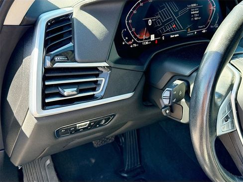 Used 2021 BMW X7 xDrive40i w/ Premium Package image 11